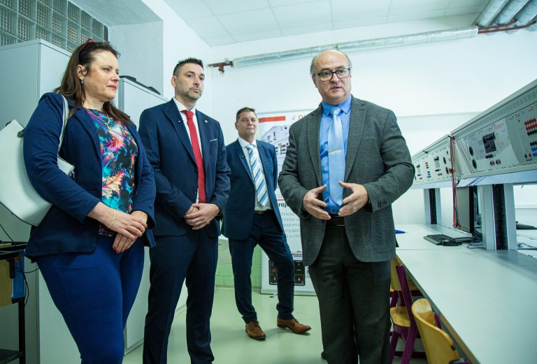 Předání laboratoře 03